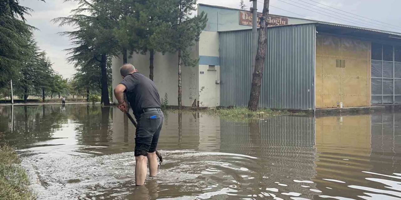 Altyapı Sıkıntısı Olan Bölgede 30 Dakikalık Yağmurun Faturası Vatandaşa Ağır Oldu