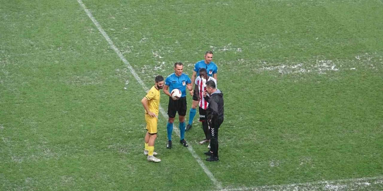 Samsunspor- İstanbulspor Maçı Yağış Nedeniyle 12. Dakikada Ertelendi