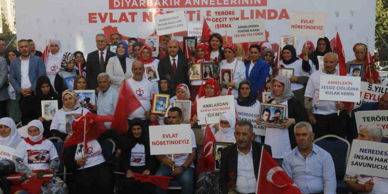 Aile Ve Sosyal Politikalar İle İçişleri Bakan Yardımcıları Diyarbakır Anneleriyle Bir Araya Geldi