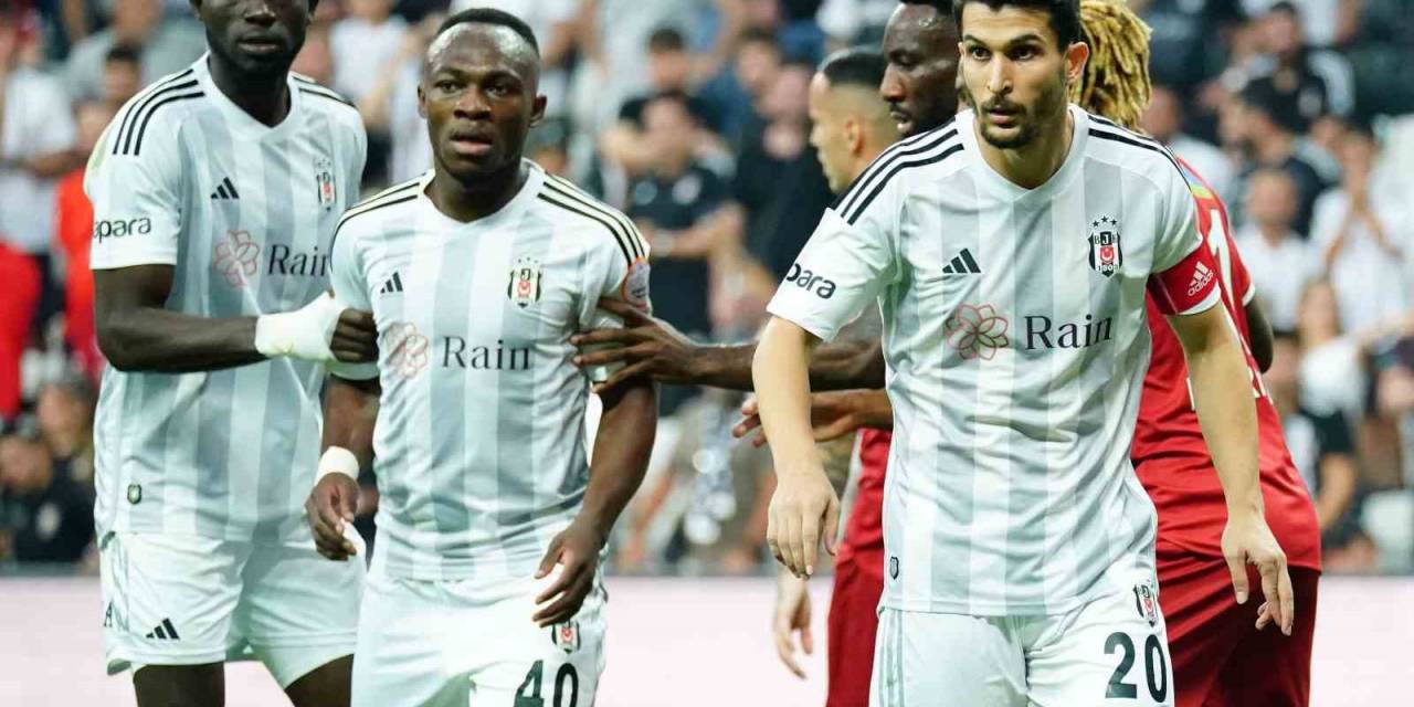 Trendyol Süper Lig: Beşiktaş: 2 - Sivasspor: 0 (İlk Yarı)