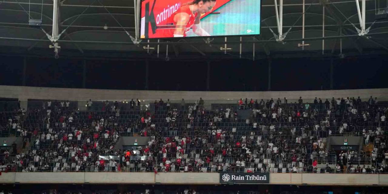 Dolmabahçe’de Milli Maç Heyecanı!