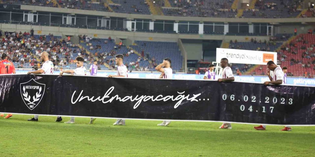 Trendyol Süper Lig: A. Hatayspor: 0 - Y. Adana Demirspor: 1 (İlk Yarı)