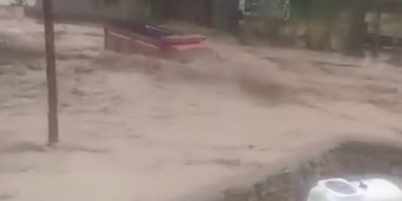 Kayseri’de Sel Suları Kamyonu Sürükledi, O Anlar Anbean Kameraya Yansıdı