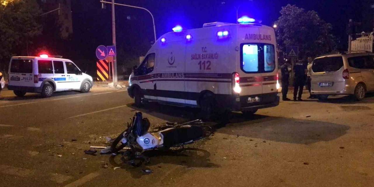 Ticari Araç İle Motosiklet Çarpıştı: 1’i Ağır 2 Yaralı