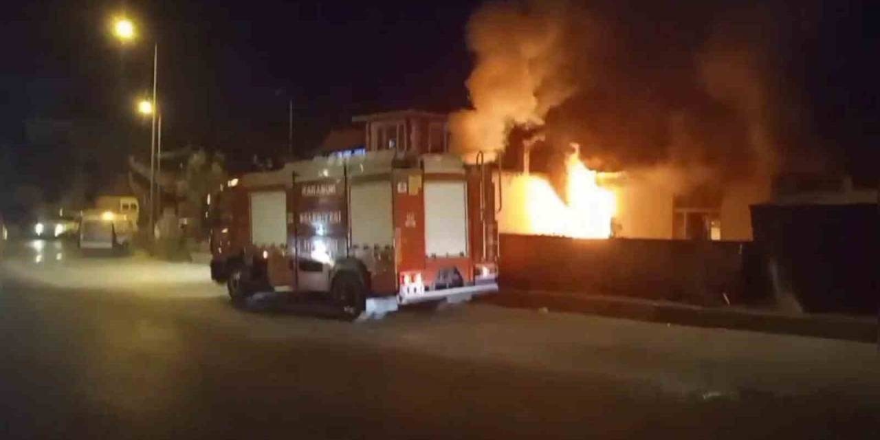 Müstakil Ev Alevlere Teslim Oldu
