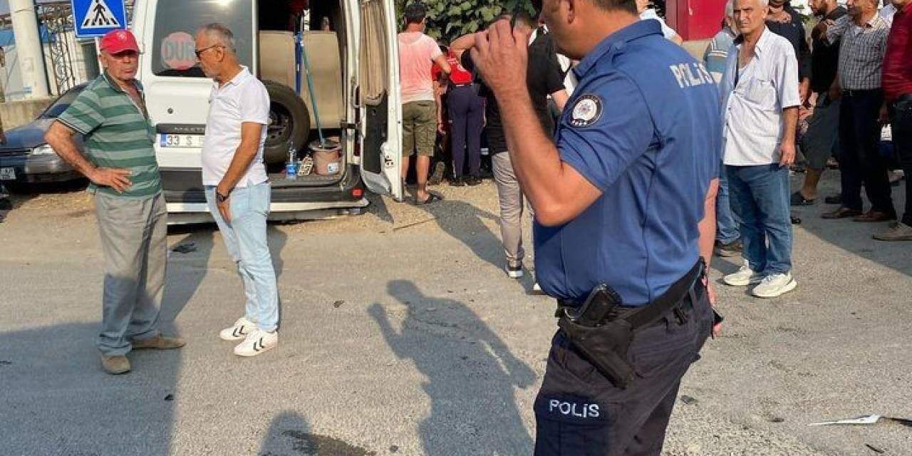 İşçi Servisi İle Otomobil Çarpıştı: 15 Yaralı