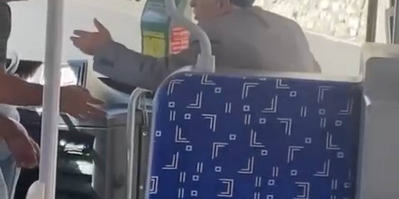 76 Yaşındaki Yolcunun Söylediği Türküler Mest Etti