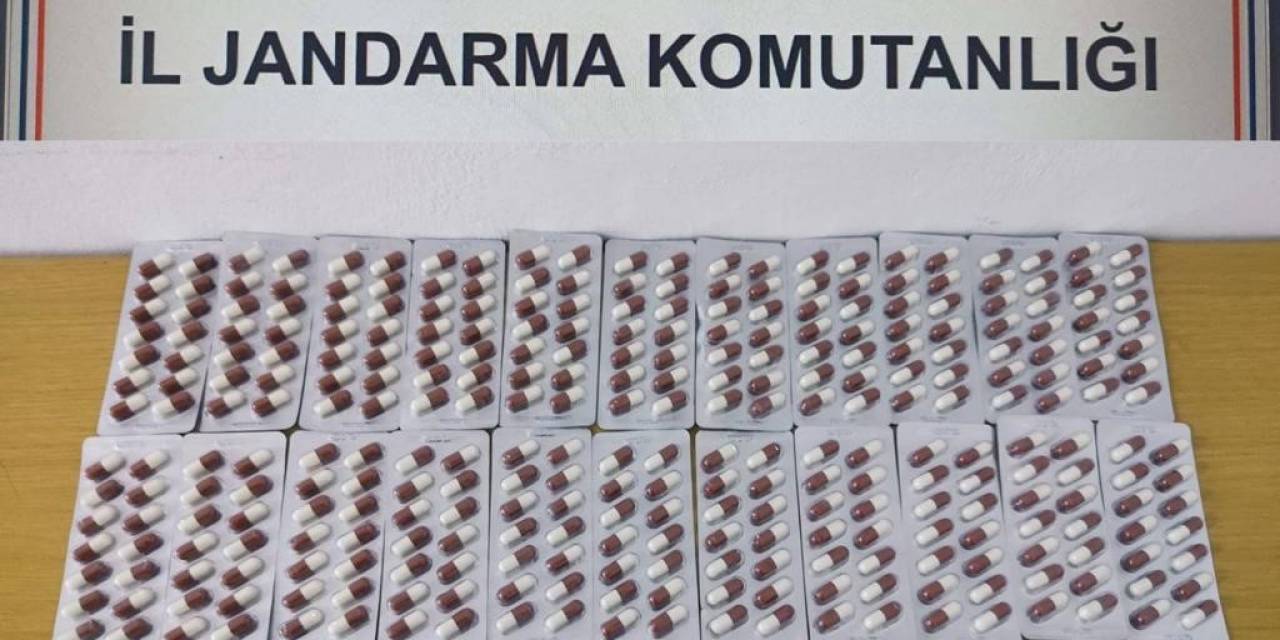 Jandarmanın Şüphesi Ele Verdi: Durdurulan Araçtan 462 Adet Hap Ele Geçirildi