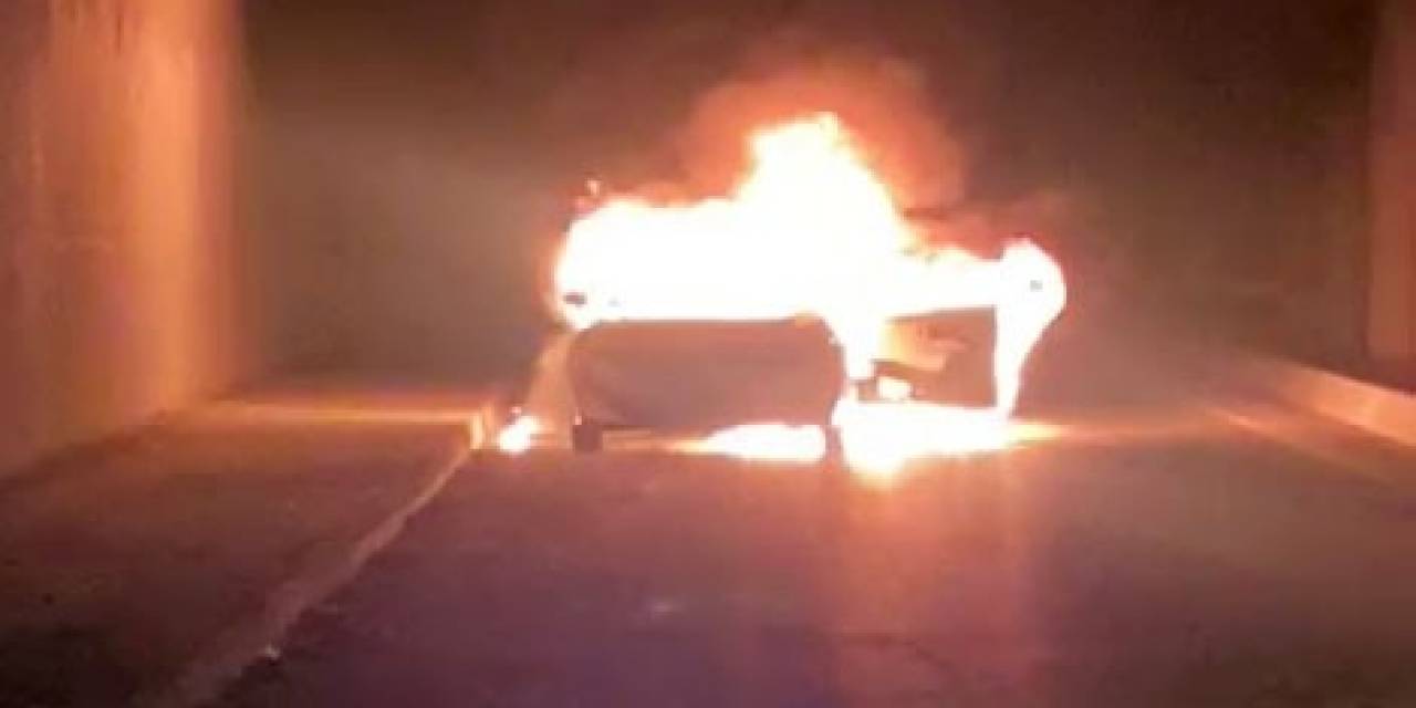 Başakşehir’de Otomobil Alev Topuna Döndü, O Anlar Böyle Kaydedildi