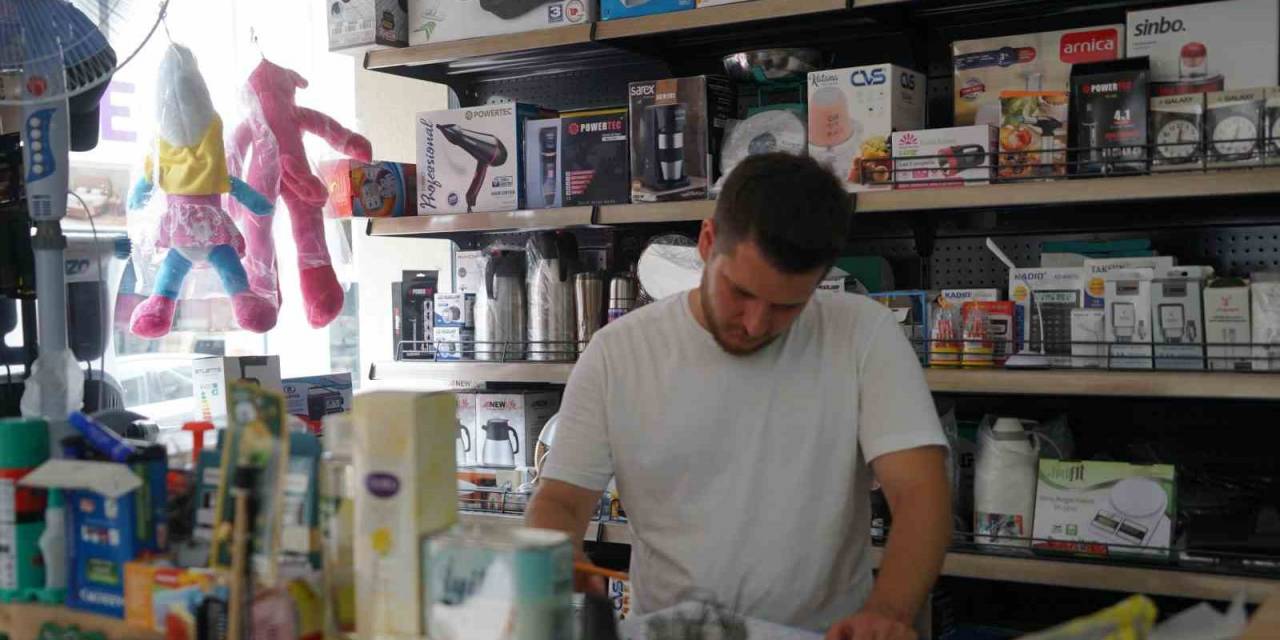 Büyük Sel Felaketinden Sonra Memleketine Döndü, Ailesinin Kapanan Kepengini Yeniden Açtı