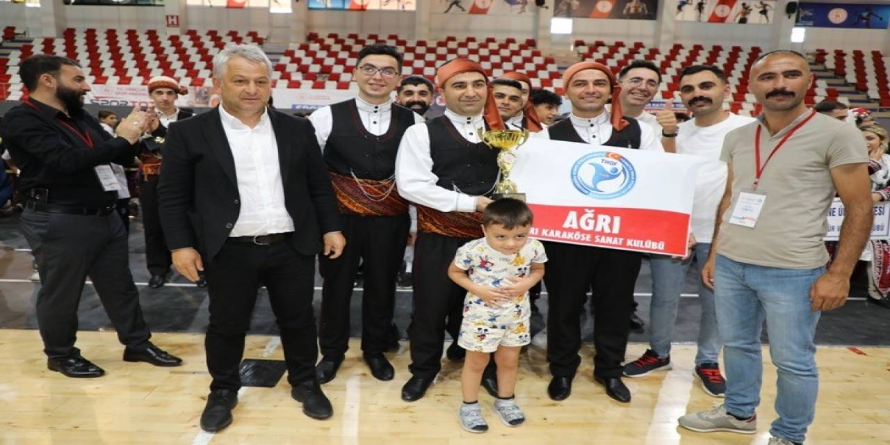 Ağrı Halk Oyunu Ekibi Bölge Şampiyonu Oldu