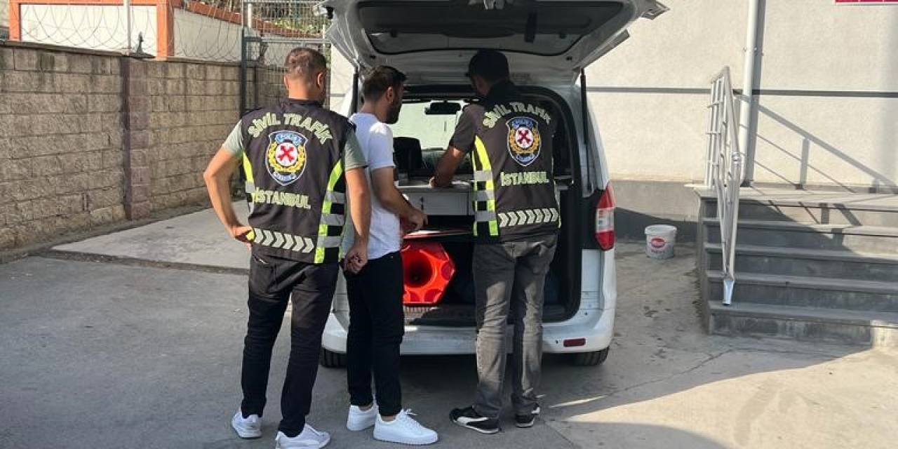 Ümraniye’de Yolu Keserek Drift Atan Sürücülere Toplam 50 Bin 480 Tl Ceza Kesildi