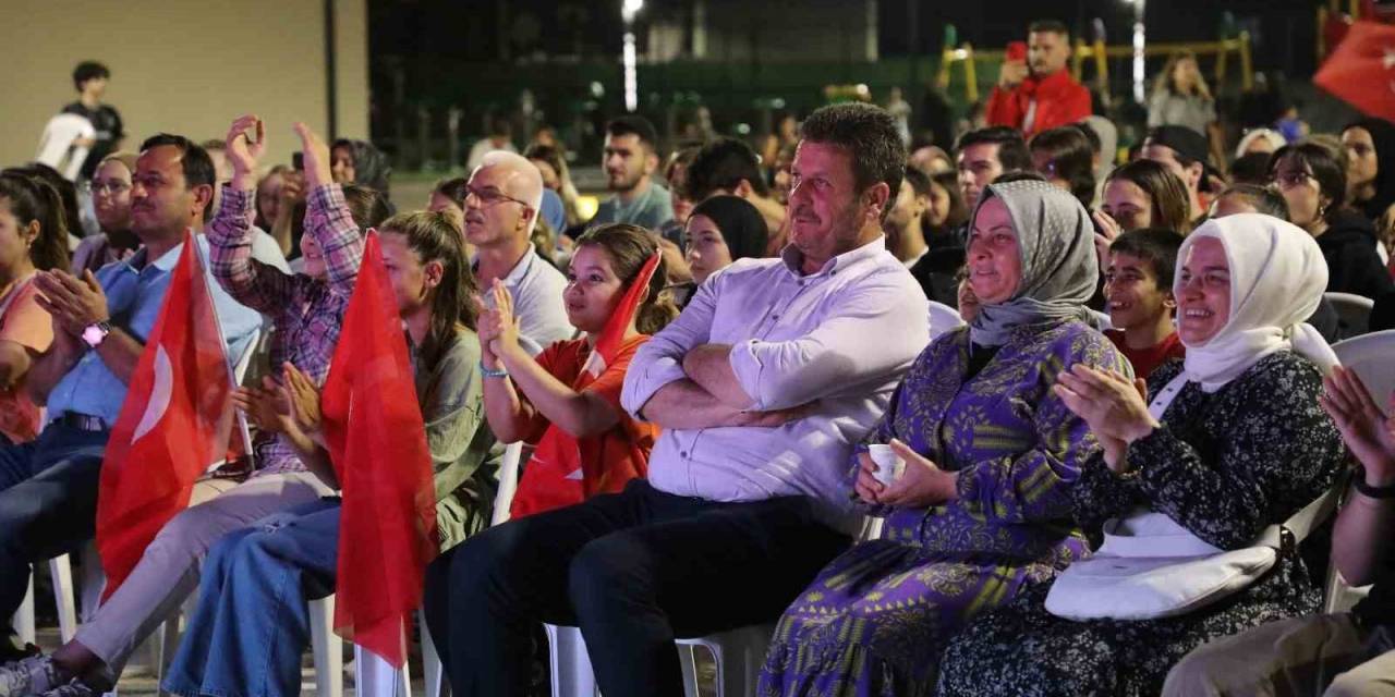 Akyazılılar Şampiyonluğu Dev Ekranda İzledi