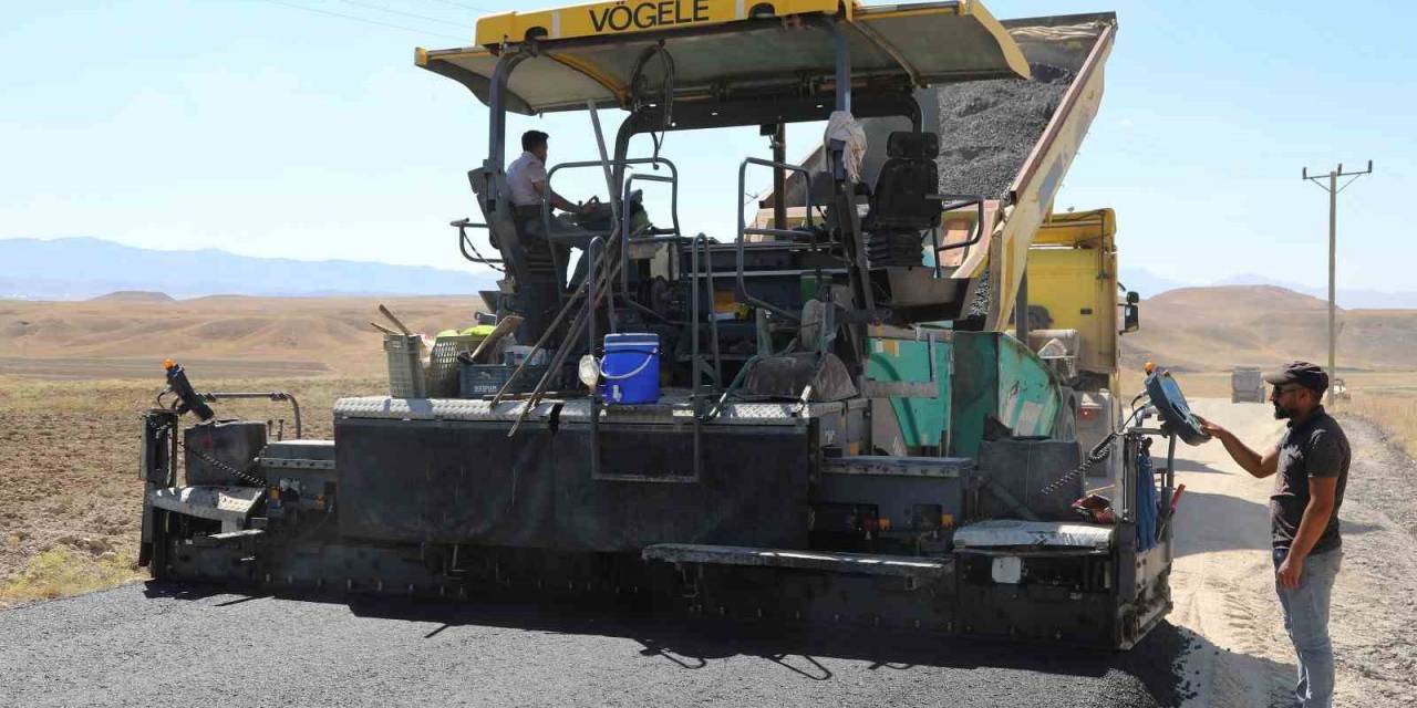 Van’daki Grup Mahalle Yollarında Asfalt Çalışması