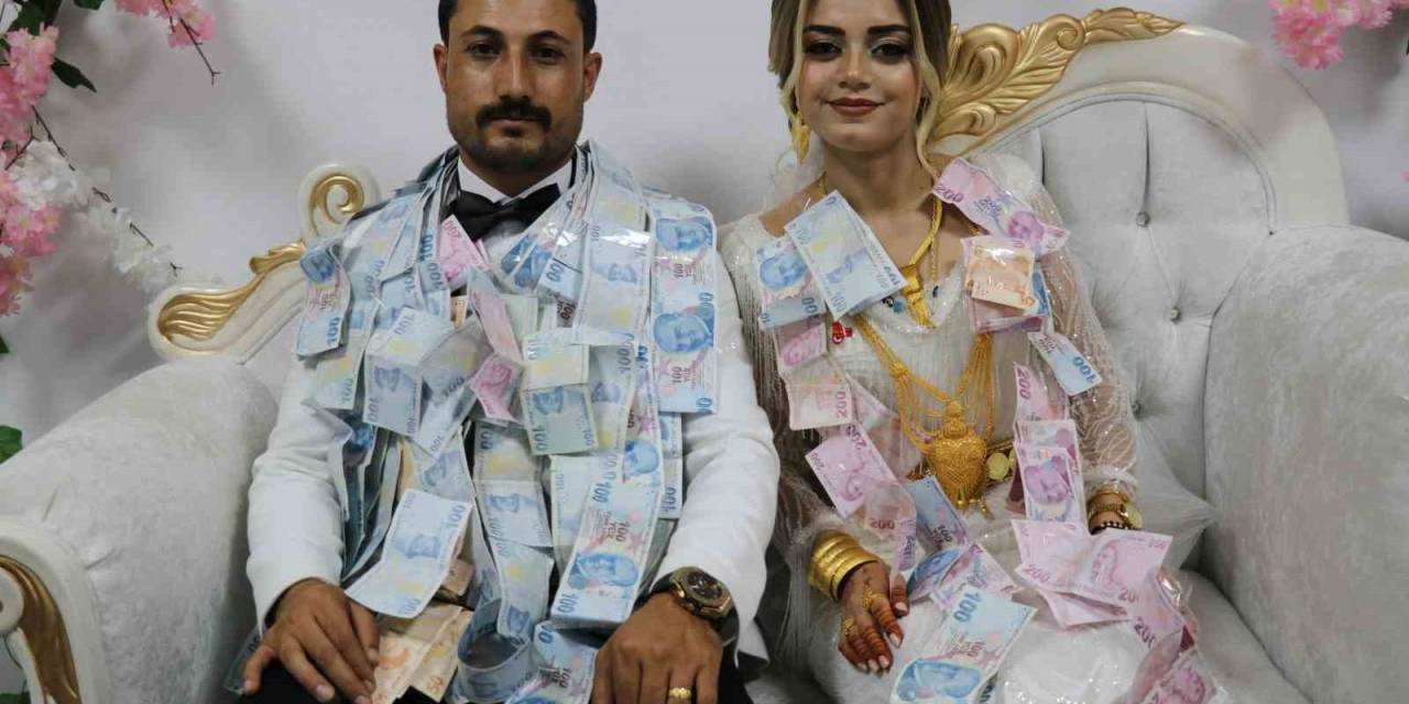 5 Bin Kişinin Katıldığı Düğünde Gelin Ve Damada Takılan Takı Dudak Uçuklattı