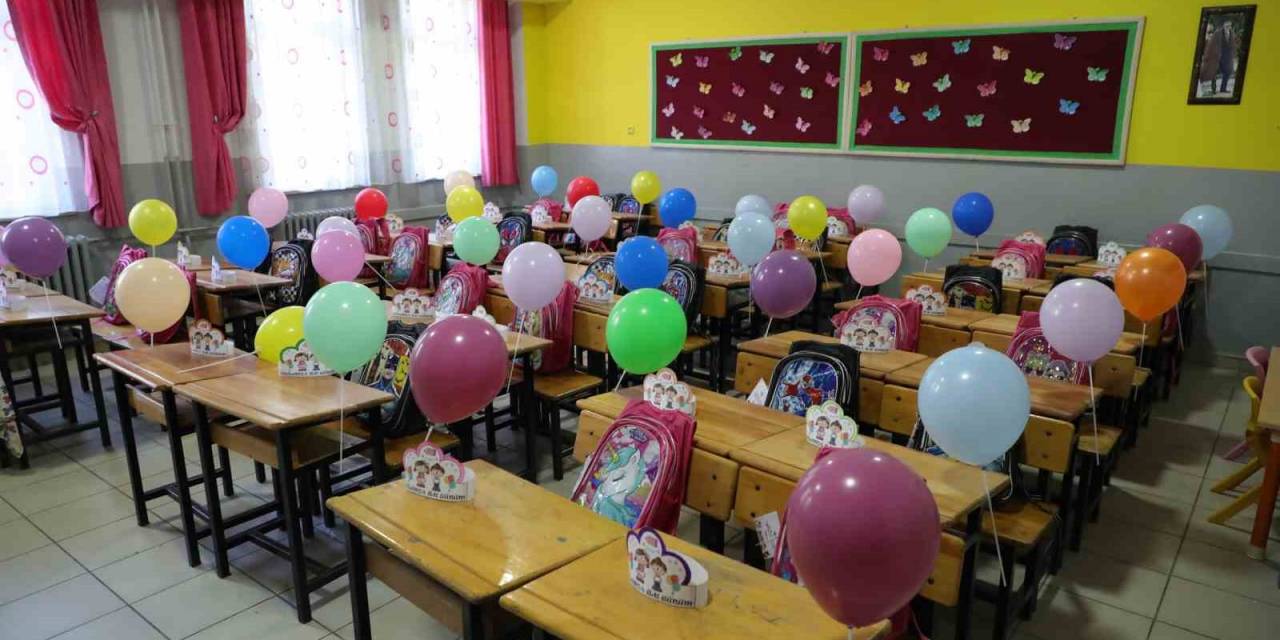 Gemlik’te Kırtasiye Setleri Başkan Uğur Amcadan