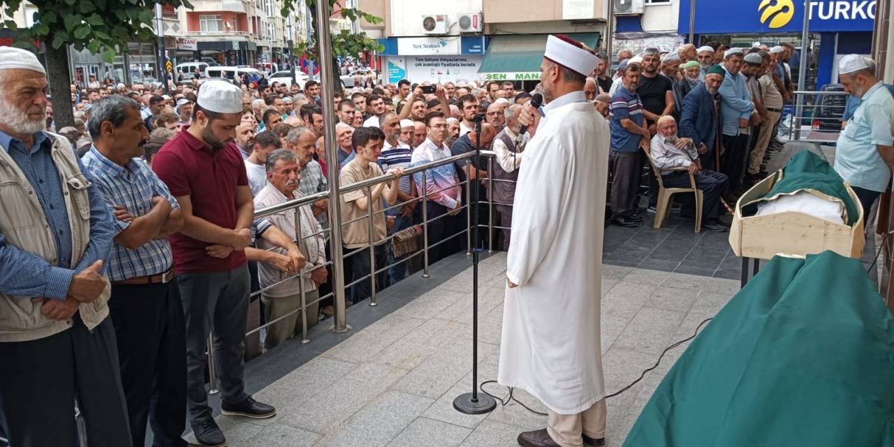 Ankara’da Yaşanan Trafik Kazasında Hayatını Kaybeden 2 Arkadaş Son Yolculuklarına Uğurlandı