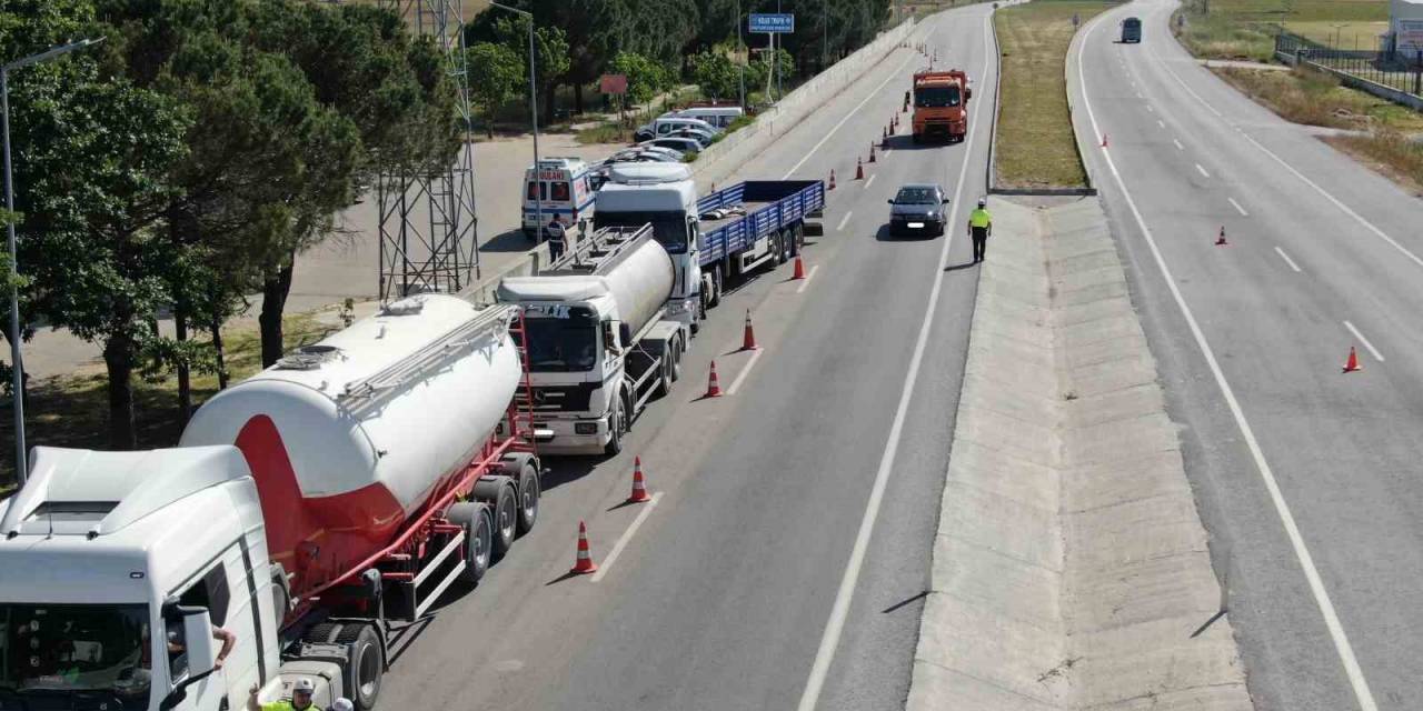 Kırklareli’nde 3 Bin 306 Araç Denetlendi: 30 Araç Trafikten Men Edildi