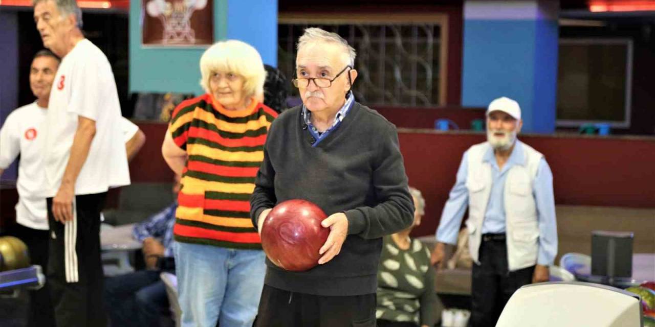 Keçiören’de Huzurevi Sakinleri Bowling Oynadı