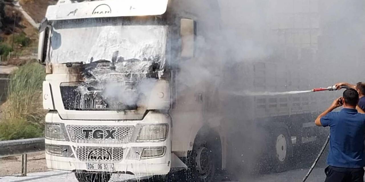 Osmaniye’de Tırda Çıkan Yangın Söndürüldü