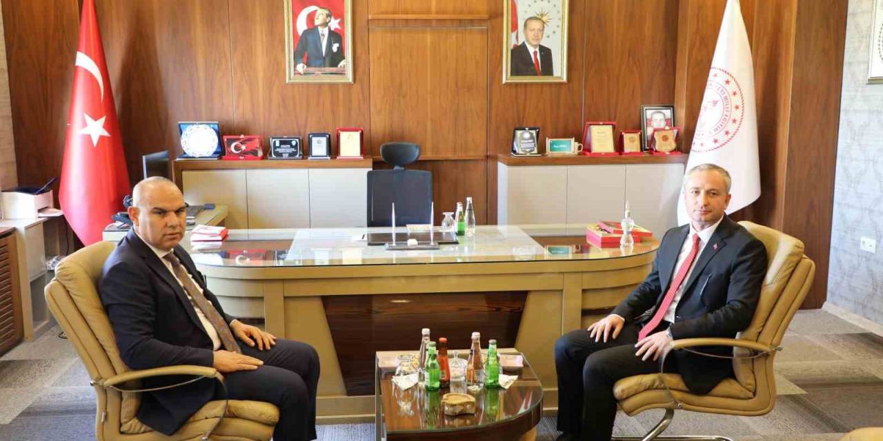 Vali Koç Öğretmenlerle Bir Araya Geldi