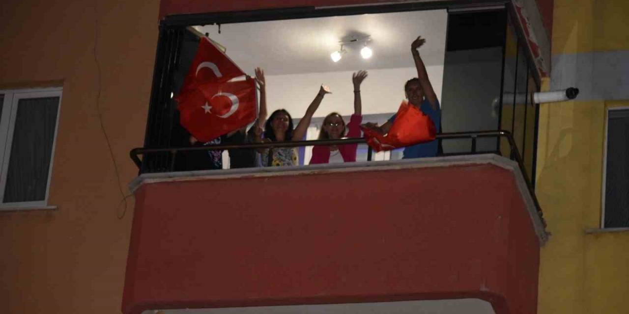 Bozüyük’te Araç Konvoyu İle Coşkulu Kurtuluş Kutlaması