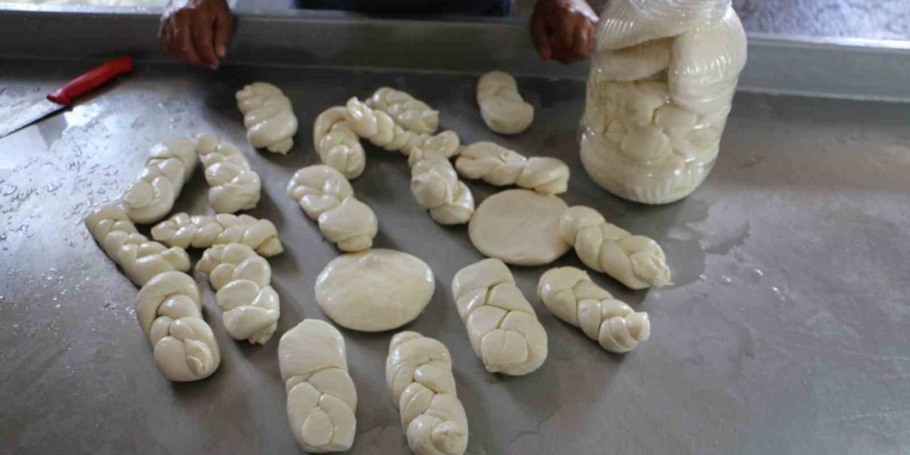 Kendi İmkanlarıyla Ürettikleri Mandıra Peynirini Türkiye’nin Birçok Noktasına Gönderiyorlar