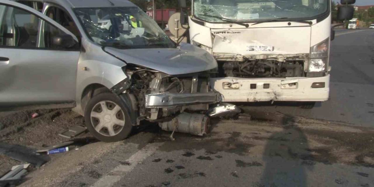 Tuzla’da Trafik Kazası: 2 Yaralı