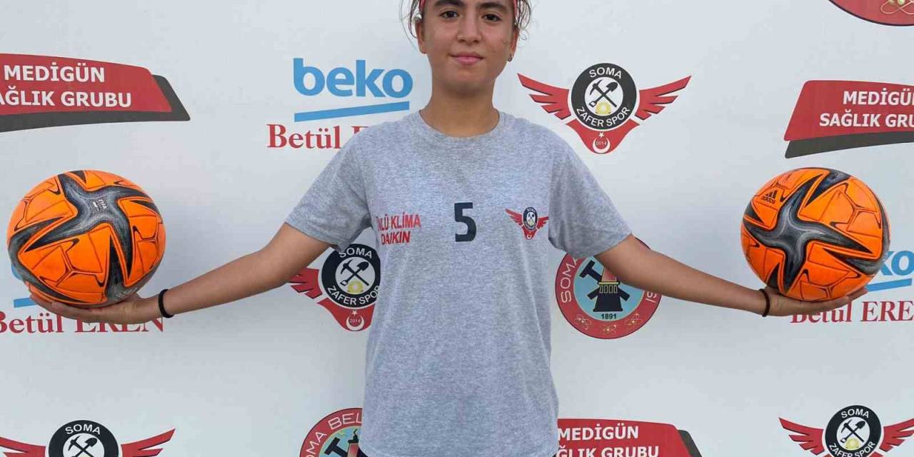 Enkazdan Kurtarılan Merve Futbolla Hayata Yeniden Sarıldı