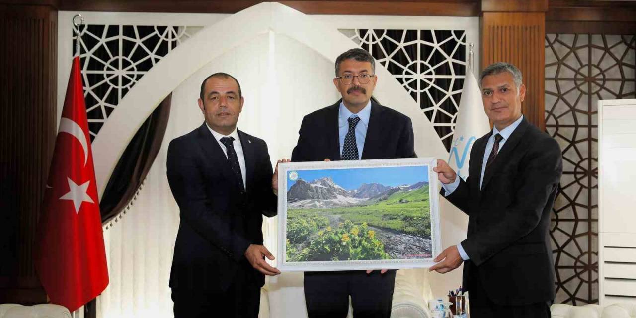 Vali Çelik: "Hakkari’nin Eşsiz Güzellikleri Olan Bir Doğası Var"