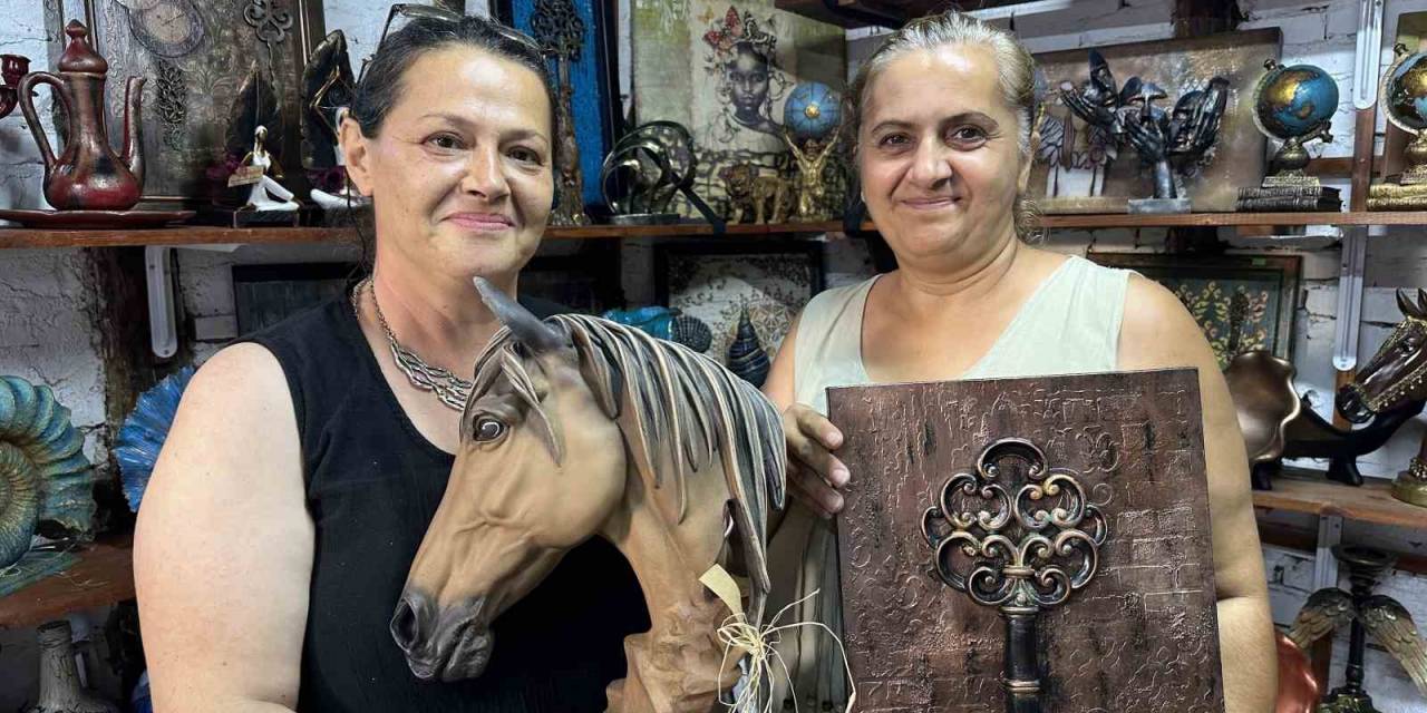 Ahşaba Renk Veren Eller