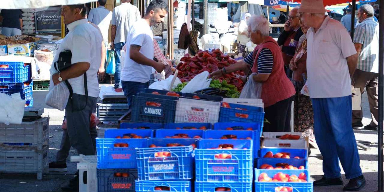 Erzincan’da Salçalık Domates Ve Biberler Tezgahlarda
