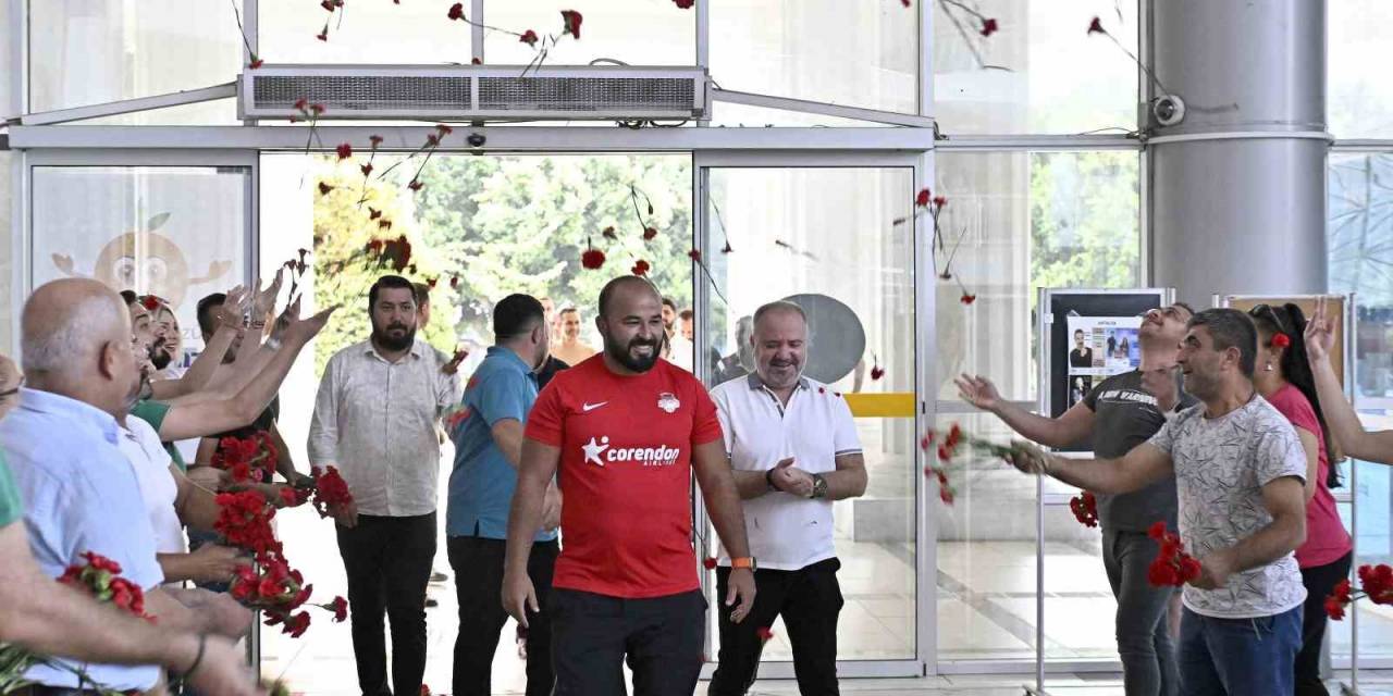 Türkiye Yağlı Güreş Ligi’nin İlk Şampiyonu Orhan Okulu’ya Coşkulu Kutlama