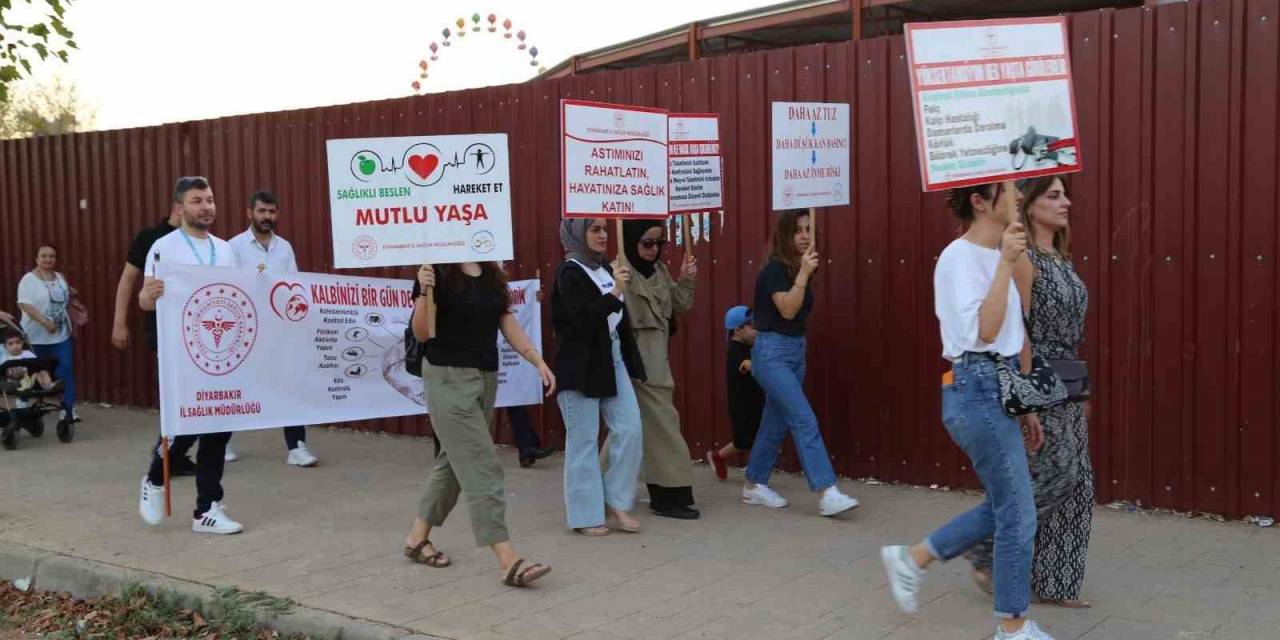 Diyarbakır’da Halk Sağlığı Haftası Nedeniyle Sağlık Yürüyüşü Düzenlendi