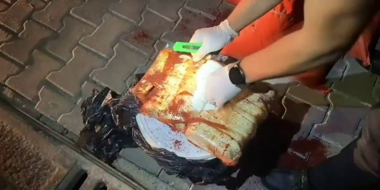 Polis Ekipleri Tem’de Durdukları Tırdan Onlarca Paket Uyuşturucu Ele Geçirdi