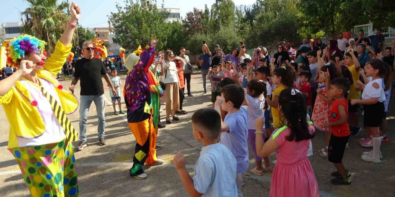 Birinci Sınıf Öğrencilerine Okulda Coşkulu Karşılama