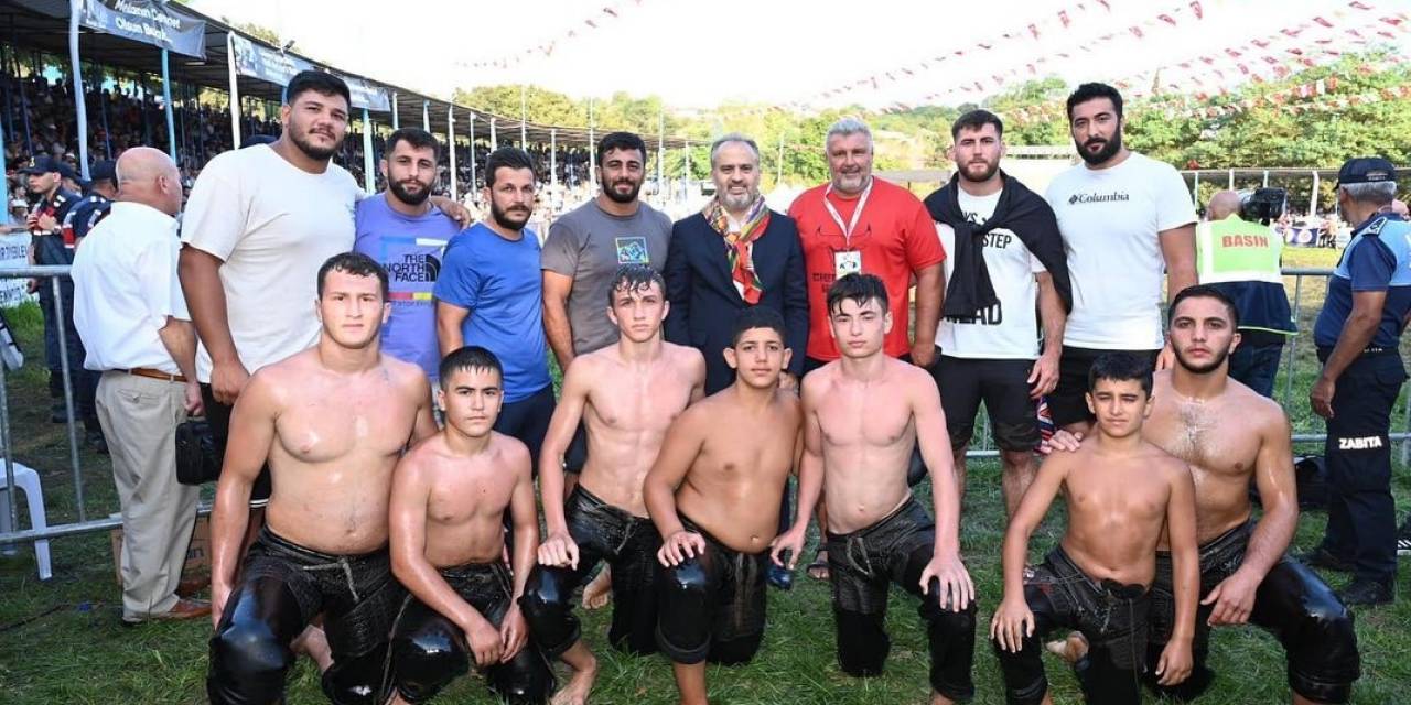 Bursa Büyükşehir Belediyesporlu Güreşçiler Balıkesir’den 7 Madalya 2 Kupayla Döndü