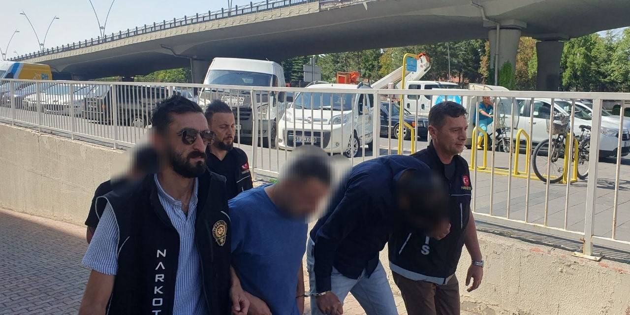 Zehir Tacirleri Narkotik Polisinden Kaçamadı