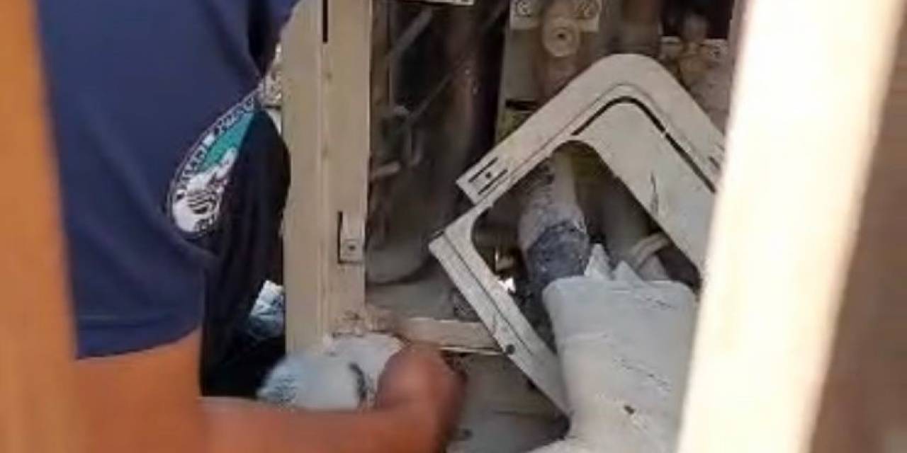 Klimada Sıkışan Kedi, İtfaiye Sayesinde Annesine Kavuştu