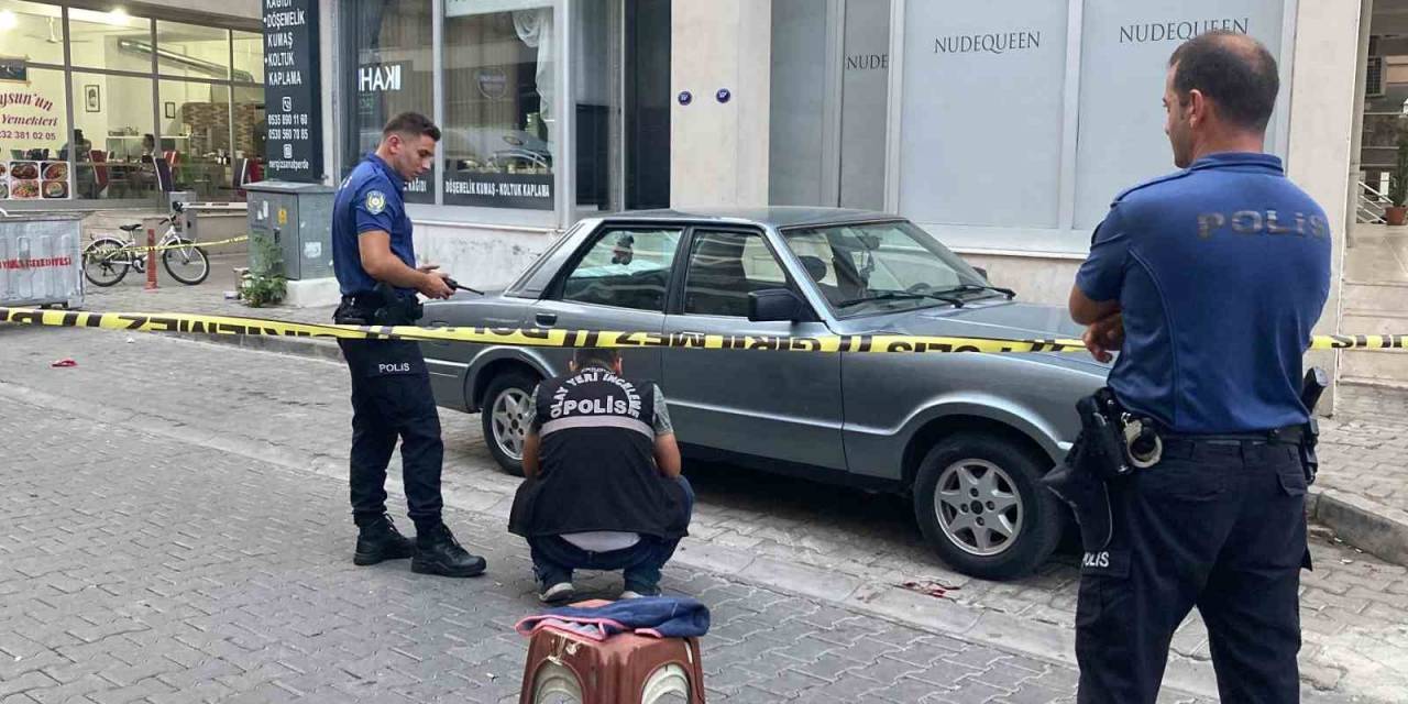 İzmir’de Husumetlisini Başından Vuran Şahsın Kaçışı Kamerada