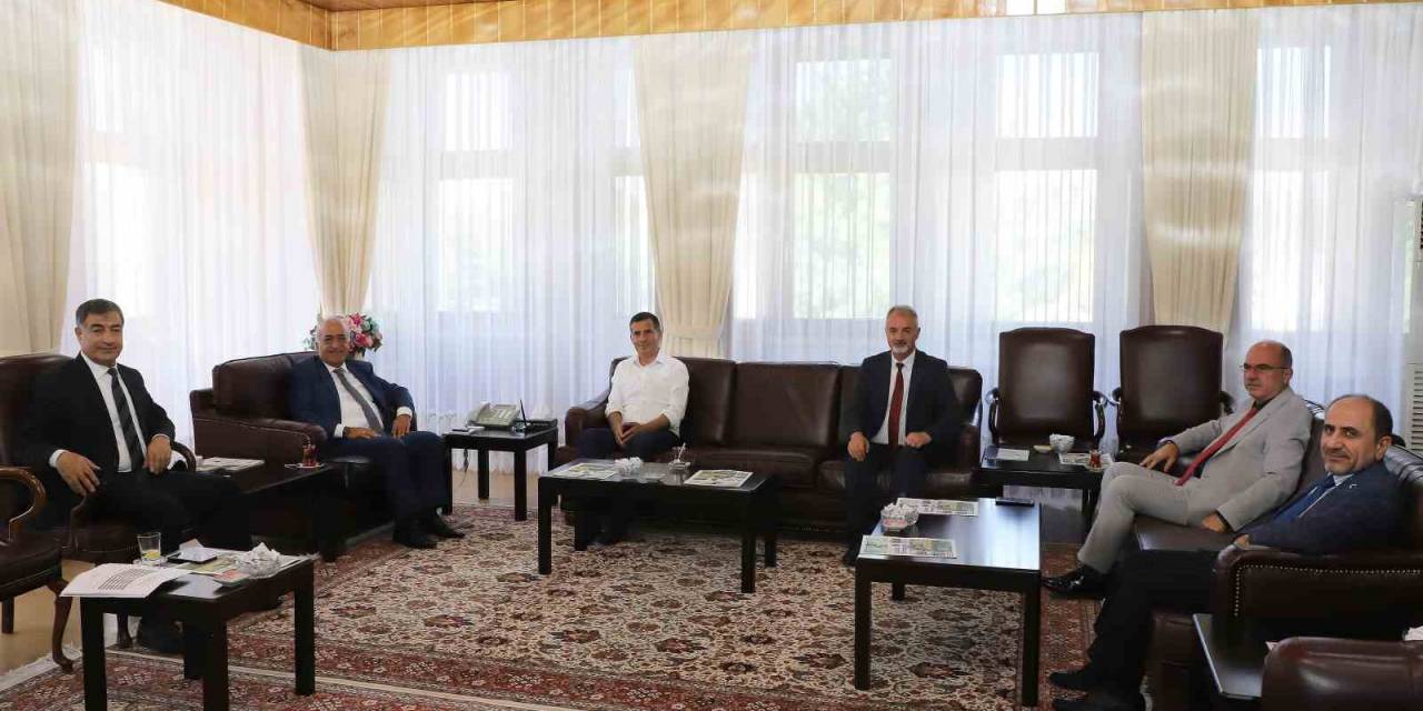 Bayburt Milletvekili Ateş’ten Rektör Çomaklı’ya Ziyaret