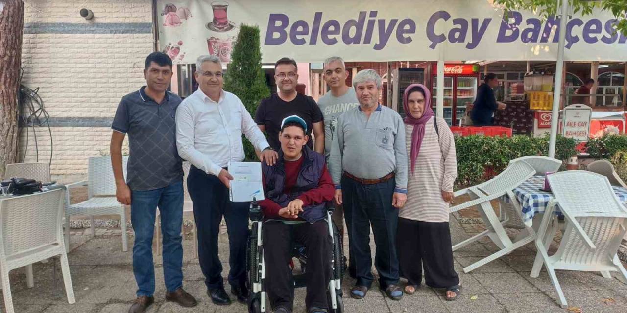 Yardımsever Gördesliler’den Engelliye Akülü Sandalye