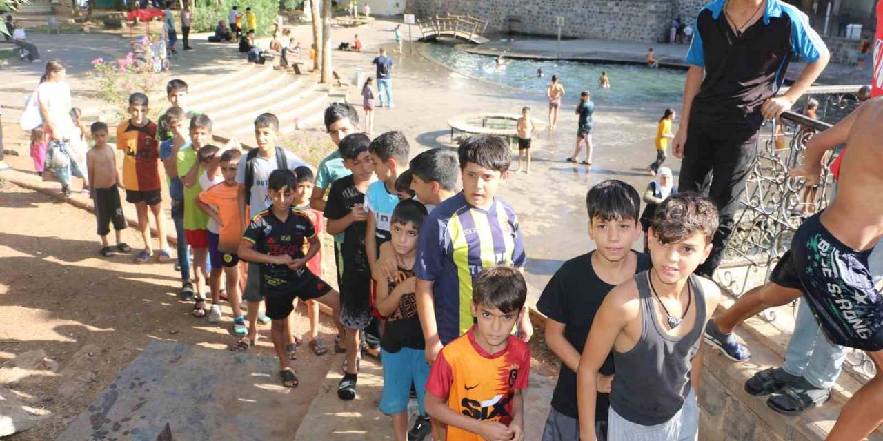 Diyarbakır’da Süs Havuzuna Giren Çocuklar Olimpik Havuza Götürüldü