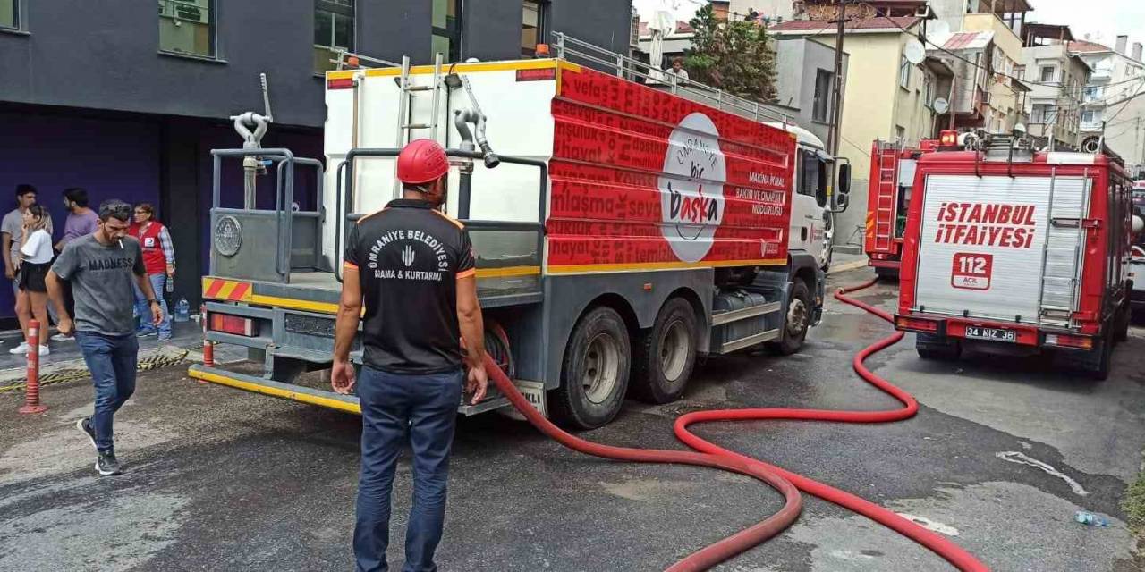 Ümraniye Belediyesi Arama Kurtarma Ekipleri Ataşehir’deki İş Yeri Yangınına Müdahale Etti