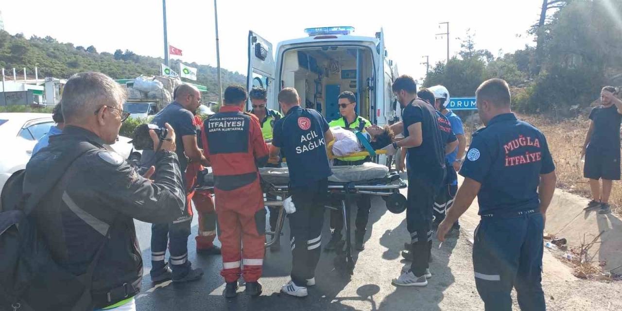 Su Kanalına Giren Kamyonet Hurdaya Döndü: 1 Ölü, 1 Yaralı