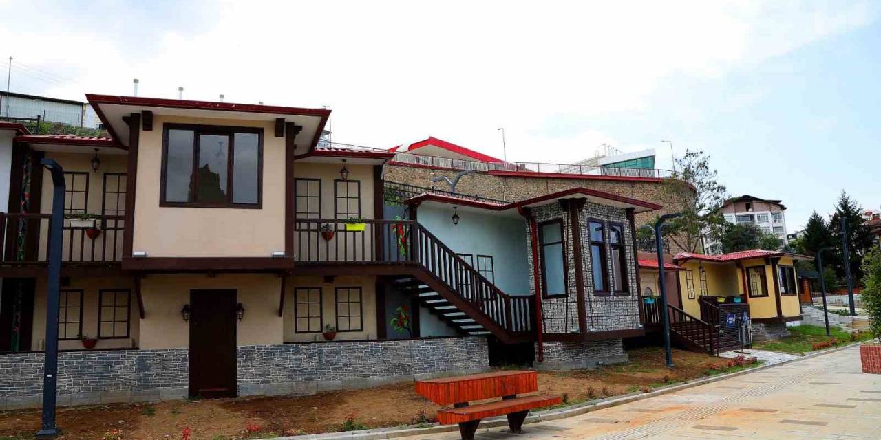 Tarihi Ordu Evleri Çamlı Köşk’te