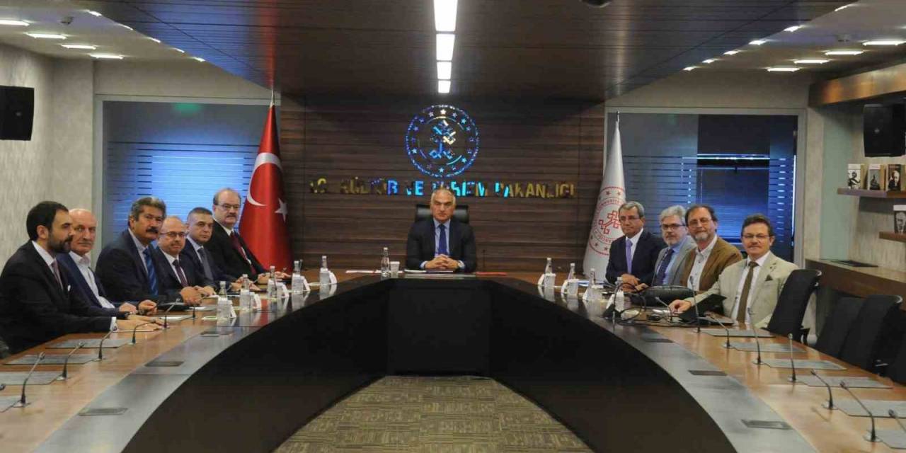 Bakan Ersoy, Yunus Emre Enstitüsü İle Bir Araya Geldi