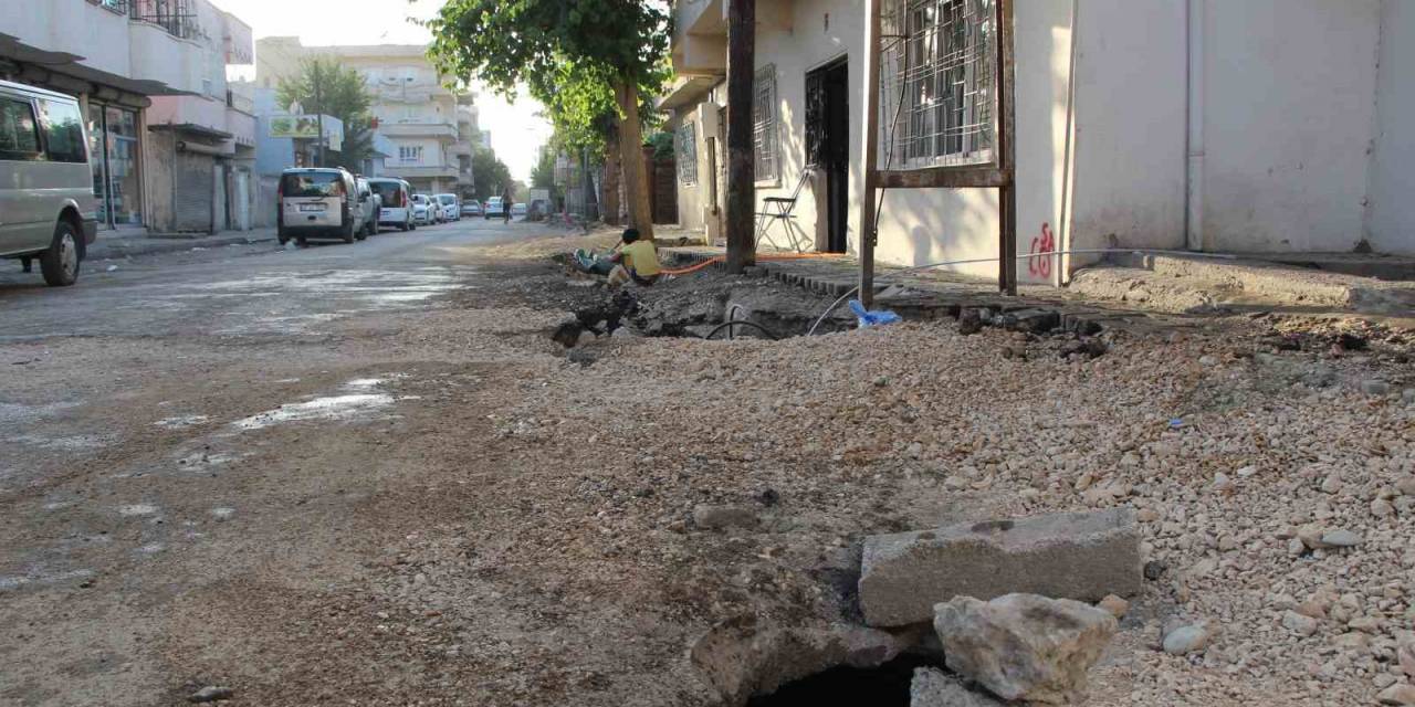 Batman’da Vatandaş Belediyenin Açık Bıraktığı Çukurlardan Tedirgin