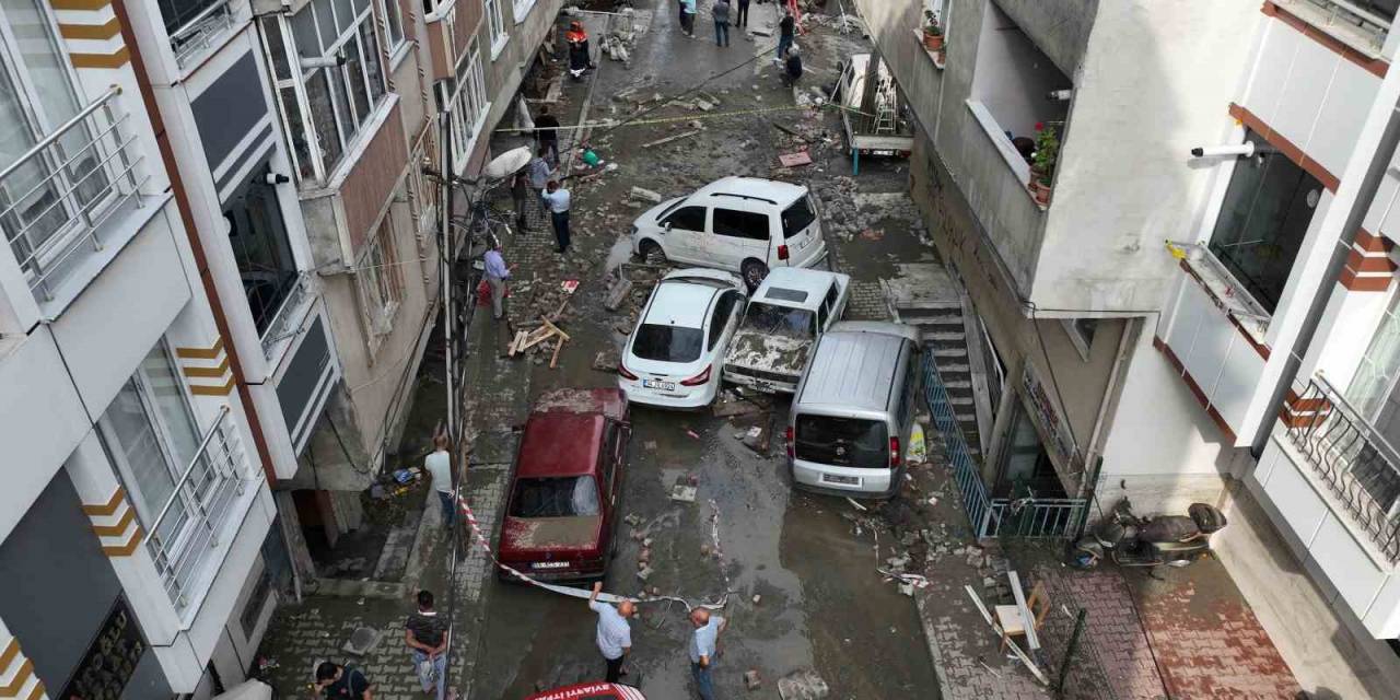 Derenin Taşmasıyla Su Basan Sokak Havadan Görüntülendi