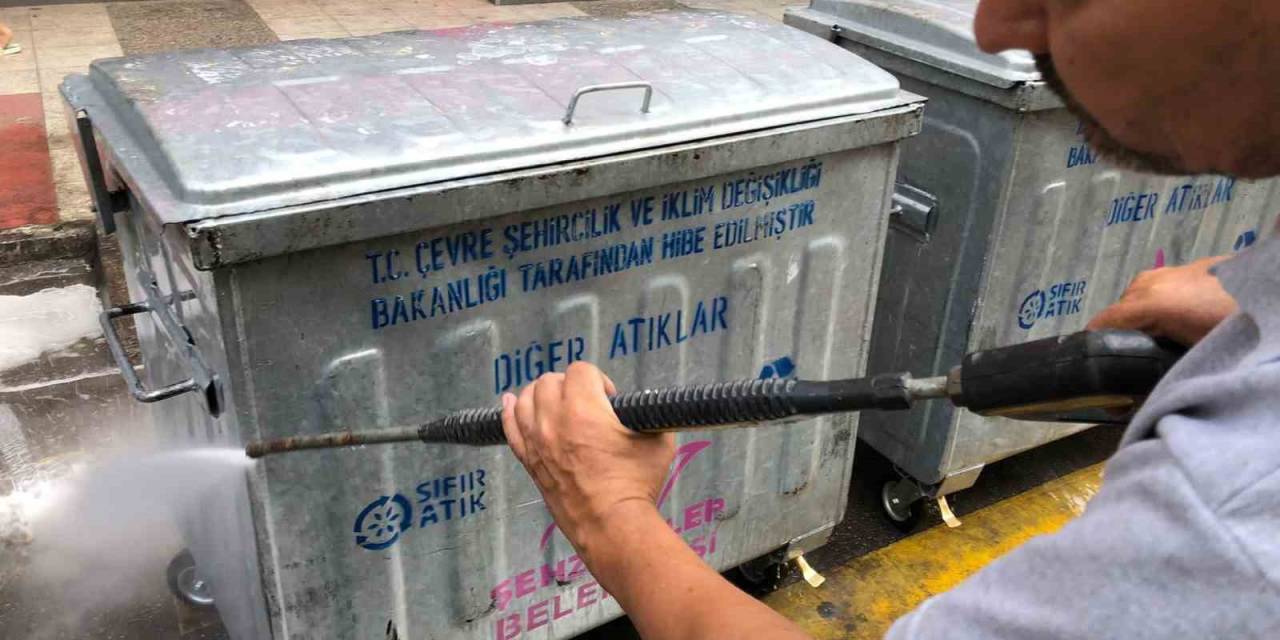 Şehzadeler’de Konteynerler Ve Çevresi Dezenfekte Ediliyor